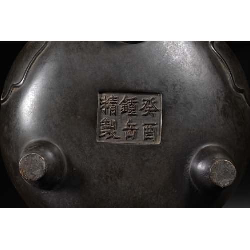 75 - A bronze tripod censer, Qing Dynasty 14.6cm diameter, 11.5cm high