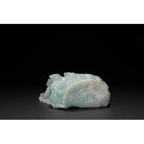 76 - A jadeite seated Guanyin, Qing Dynasty 16.5cm high, 7.5cm wide