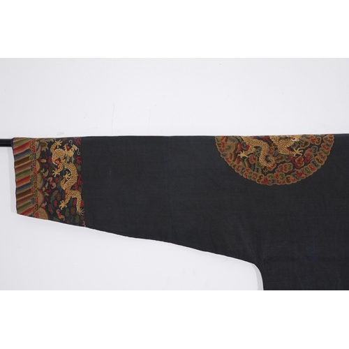 77 - An embroidered 'dragon' robe, Qing Dynasty 200cm x 140cm