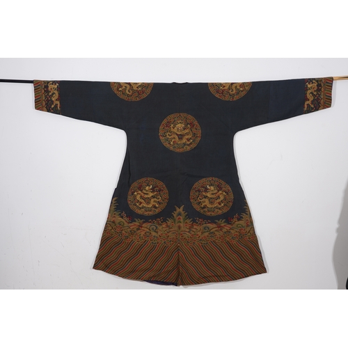 77 - An embroidered 'dragon' robe, Qing Dynasty 200cm x 140cm