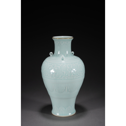 89 - A celadon glazed vase, Qing Dynasty 26.5cm high, 14cm wide