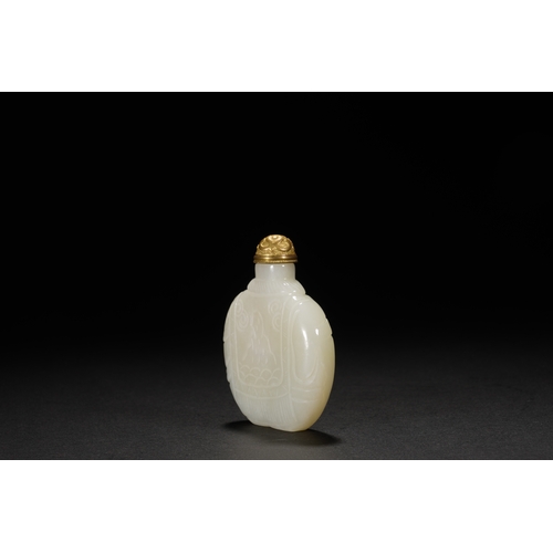 98 - A white jade carved snuff bottle, Qing Dynasty 6cm high, 5.5cm wide