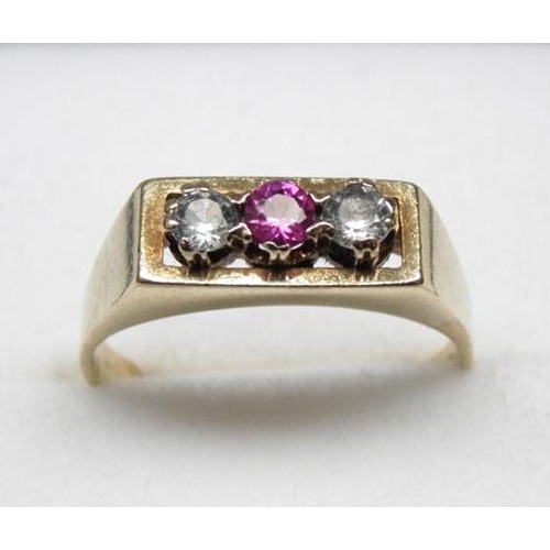 105 - 9ct gold trilogy ring with ruby and white stone - size L