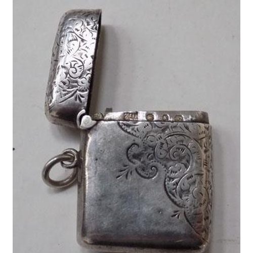 124 - Silver vesta case