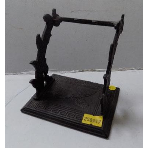 139 - Pen stand