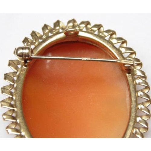 138 - 9ct gold cameo brooch/pendant