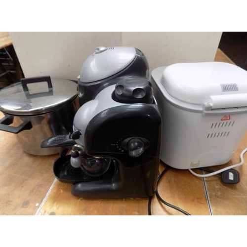 740 - Bread-maker W/O, coffee percolator & large cookery pan