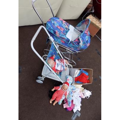 752 - Collection of vintage dolls & prams