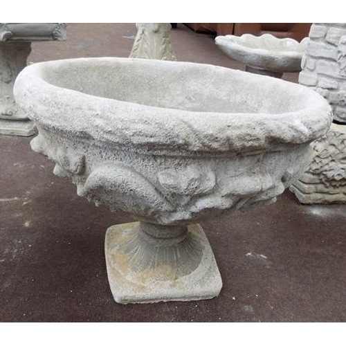 514a - Large circular urn on square base