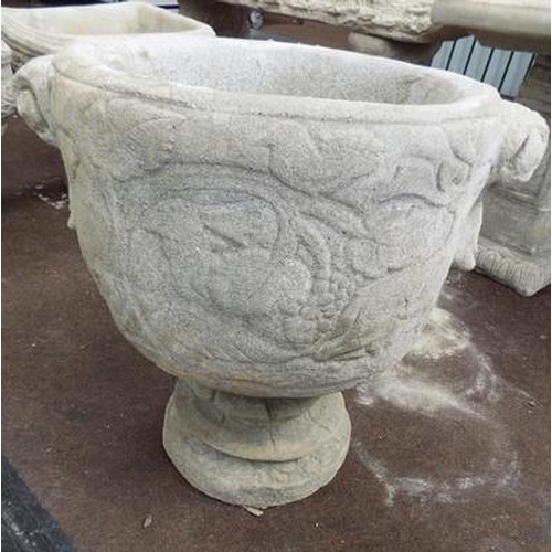 515a - Circular planter decorated with stags and tropical birds on a circular base