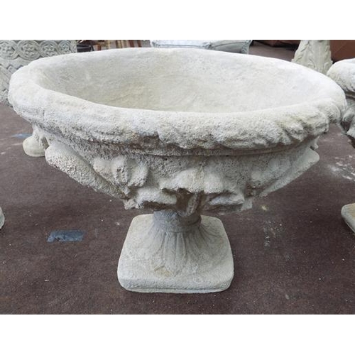 517a - Large circular urn on square base