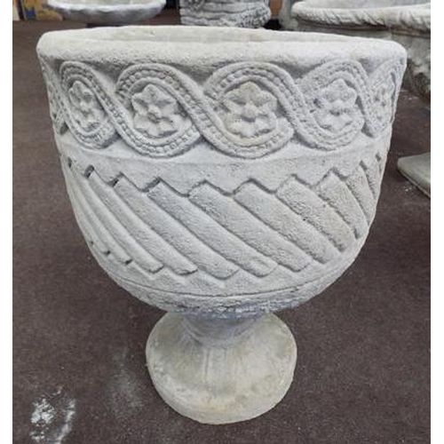 519a - Small decorated circular urn on circular decorated base