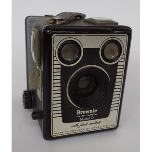 107 - Vintage Brownie camera