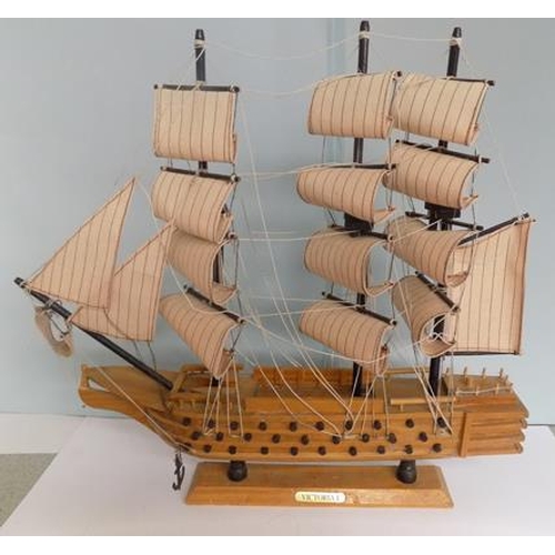 69 - Vintage model galleon - Victoria, 20