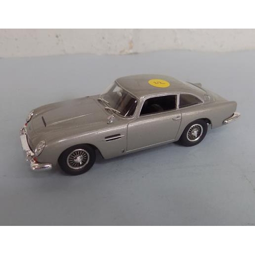 113 - Die-cast precision model - James Bond, Aston Martin DB5