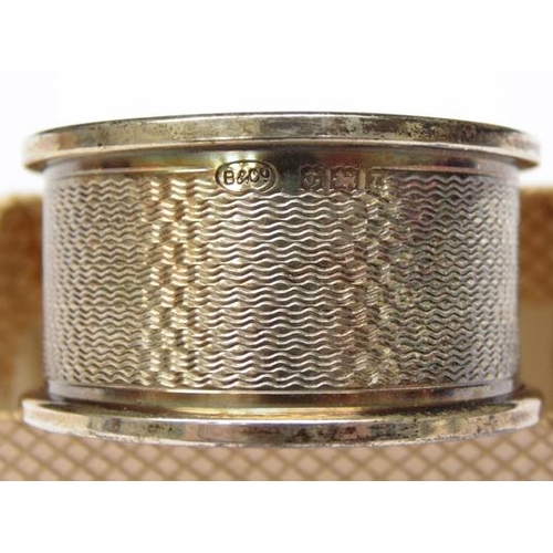 117 - Vintage solid silver napkin ring in box, Birmingham 1968