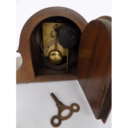 77 - Napoleon mantle clock - with key & pendulum - in W/O