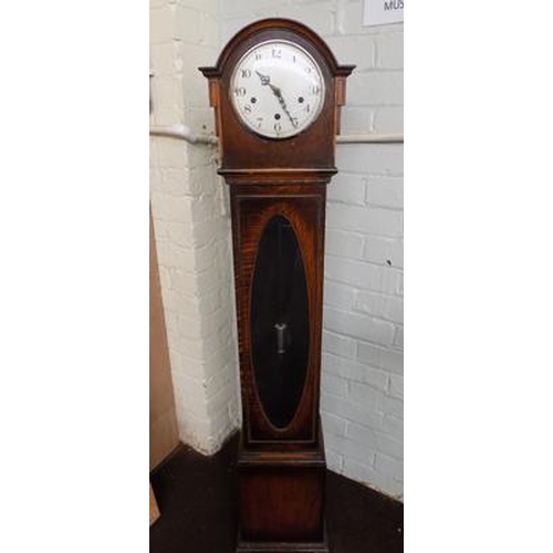 91 - Wooden cased granddaughter clock with key + pendulum