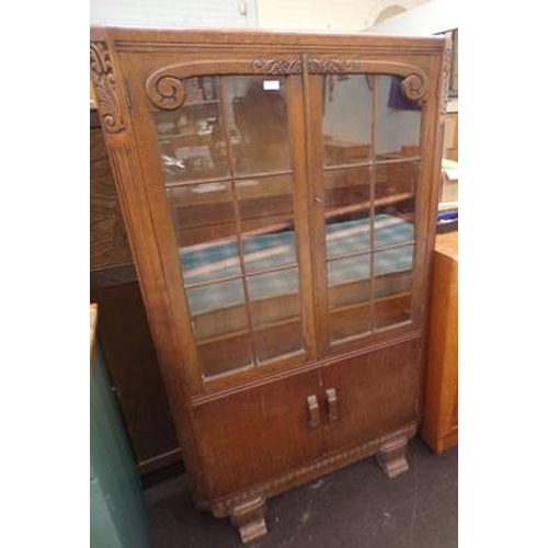 536 - Glass fronted display unit