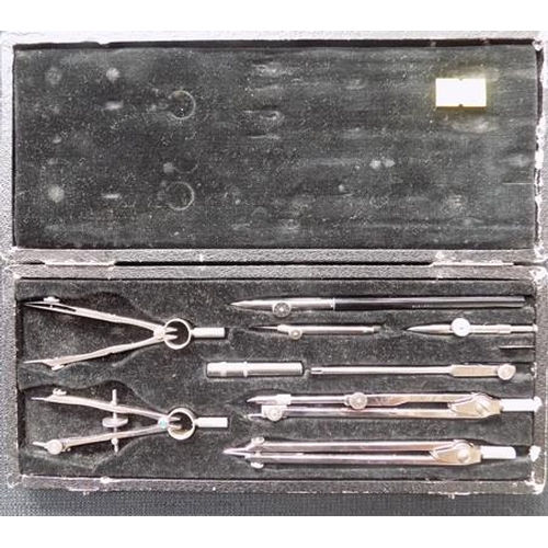 611 - Presentation case of drawing instruments