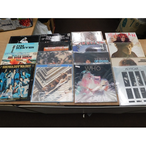37 - Box of LPs (37) - incl. Beatles, Led Zeppelin, Pink Floyd, Bob Dylan, The Who etc...