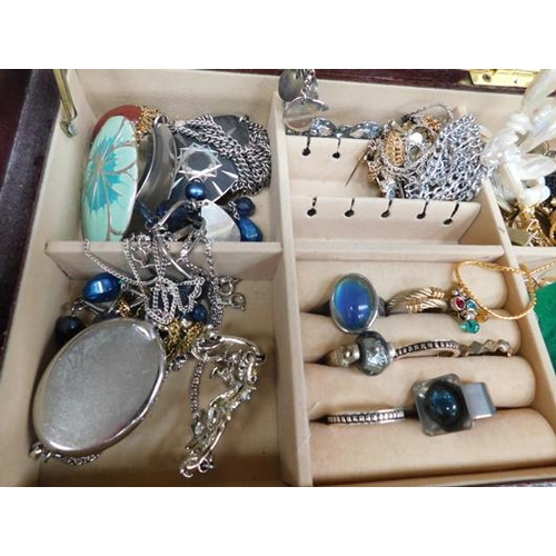 179 - Jewellery box & costume jewellery