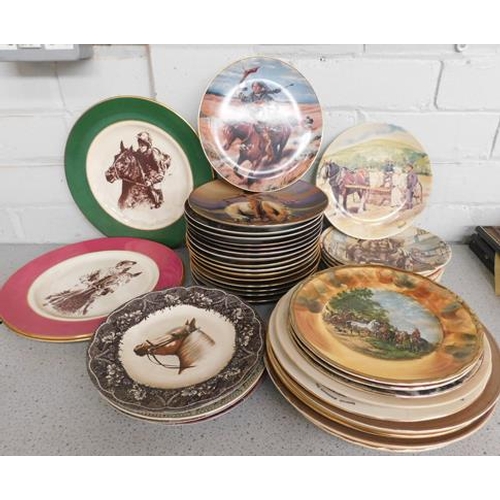 24a - Large assortment of traveller inspired plates inc Wedgwood, Danbury Mint set of 7 + Ltd Edition West... 