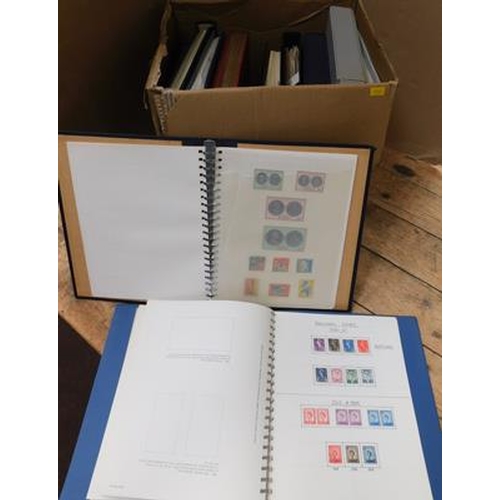 44a - Box containing 12 albums of World stamps