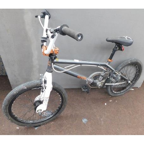 548 - Hustle BMX bike