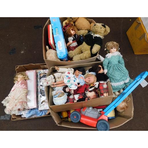 623 - Large collection of vintage dolls, bears, Thomas set, Fisher Price etc (over 100 items)