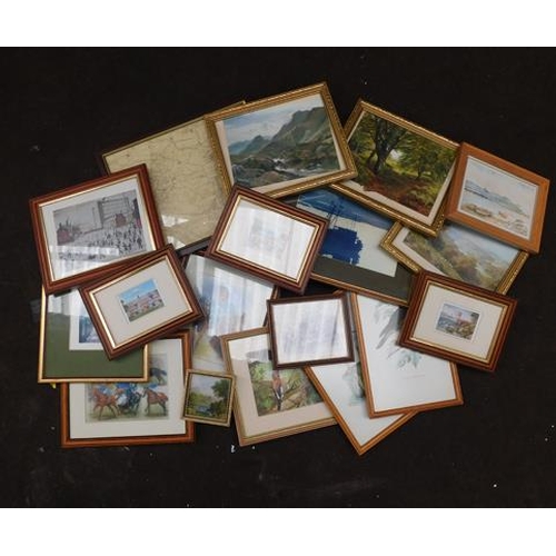 626a - Large collection of assorted framed prints