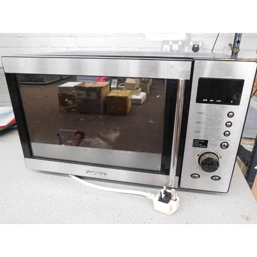 654 - Daewoo microwave complete with plate w/o