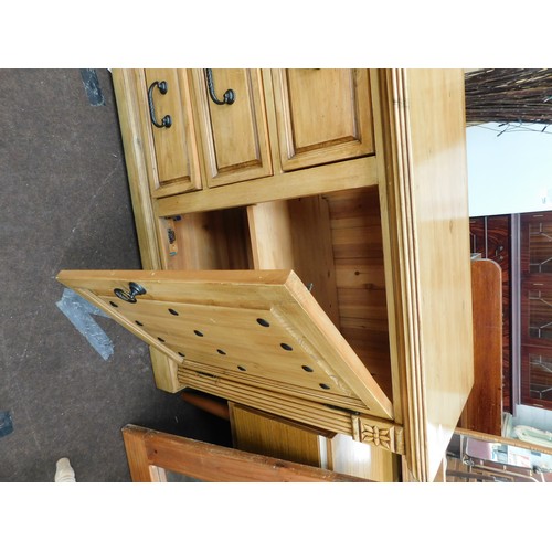 543 - Large pine cabinet with metal stud effect
Dimensions - W66 x H34 x D18