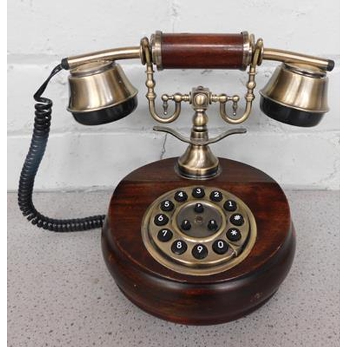 100 - Vintage style telephone