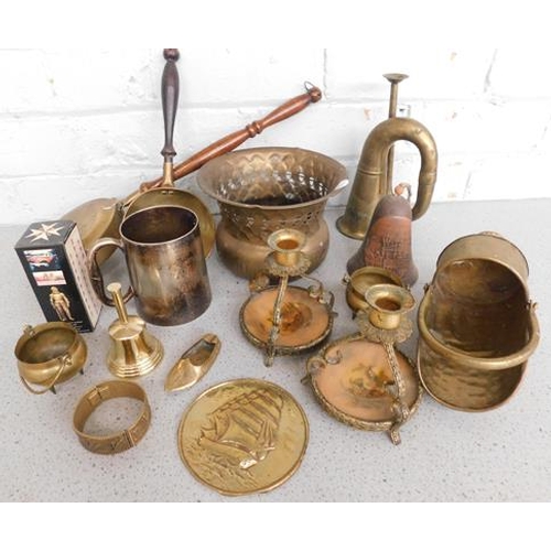 102 - Collection of brass items