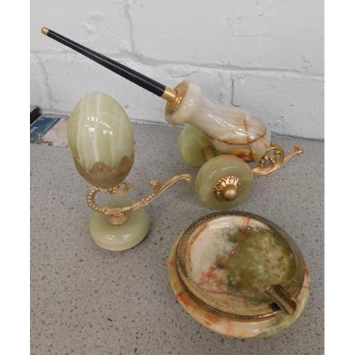 71 - Assortment of onyx items, pen holder, ash tray, egg stand