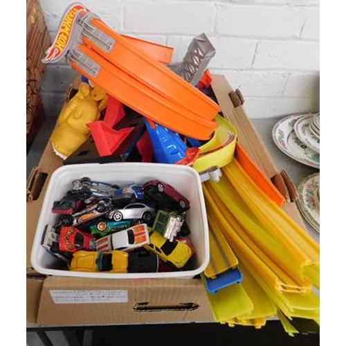 77 - Large assortment of Hotwheels track, launchers, loops & assortment of cars