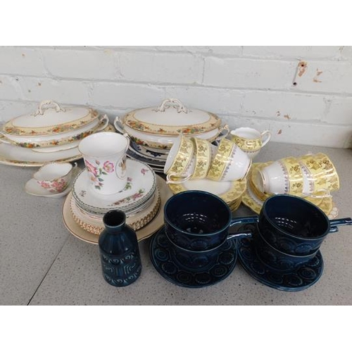 80 - Large assortment of ceramics, incl. Tams of England