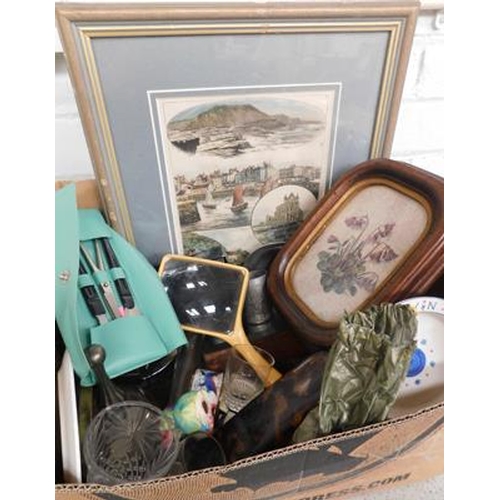 93 - Collection of vintage and antique items, deco brush, bakelite 50's magnifier, jewellery, watches etc... 