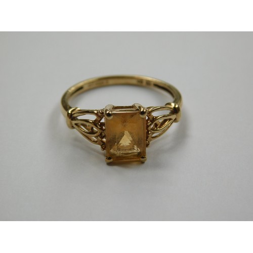 237a - 9ct gold citrine ring, size O