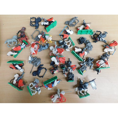 192 - 2 x Warhammer figurines, incl. metal figurine