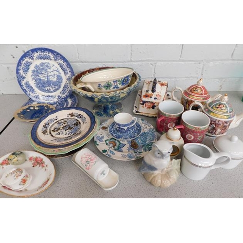 28 - Mixed collectable ceramics, incl. Masons, Coalport, Royal Doulton , Aynsley & Crown