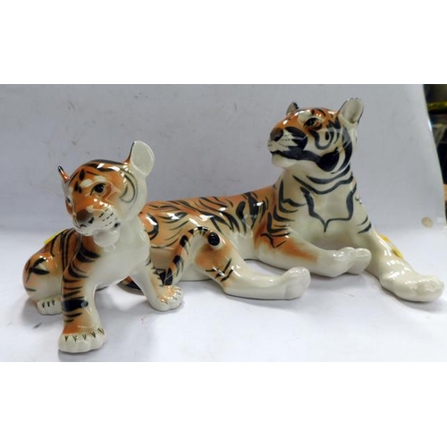 58 - Large USSR tiger & cub - no damage found, approx. 11 inches wide