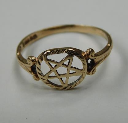 Pentagram on sale ring gold