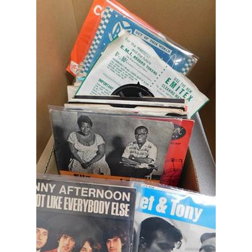 4 - Approx. 100 singles, mainly 1960's, incl. Kinks, Stones, Elvis, Animals, Beatles etc...