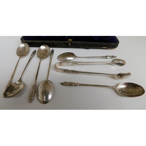 101 - Walker & Hall set of Apostle Spoons & Sugar Tongs. Hallmarked Sheffield 1904