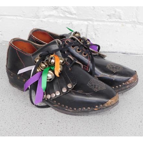 615a - Pair of ladies clogs, made by Trefor Owens of Wales...