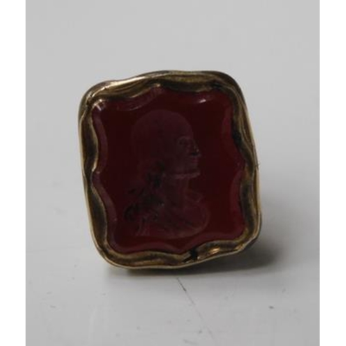 105 - Georgian yellow metal carnelian seal fob with bust of man c1820. Approx 0.5