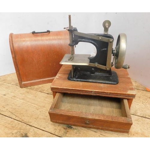 265 - Vintage miniature sewing machine in wooden box with drawer