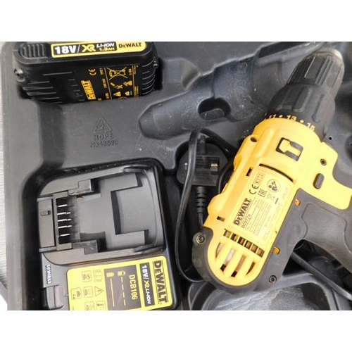 515 - De Walt 18v XR Lion hammer drill plus charger + spare battery model DCD776 w/o